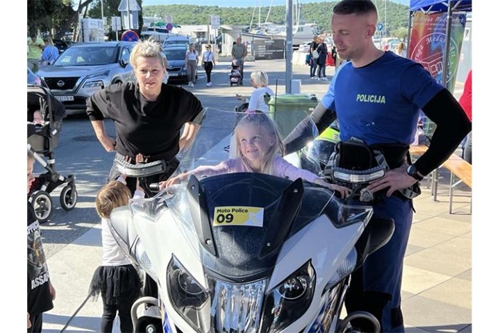 Istarska policija s djecom obilježila Obiteljski dan i Dječji tjedan